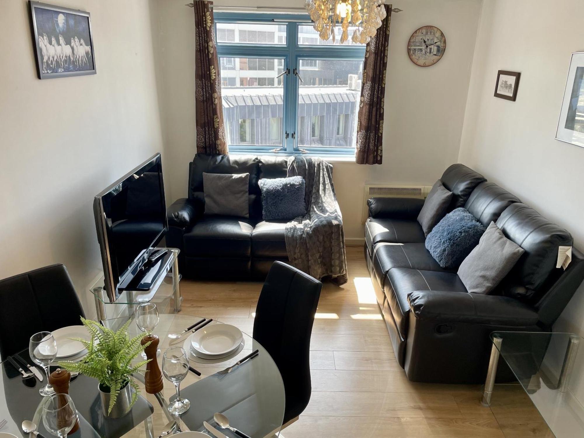 Hk Life Serviced Apartment , City Centre Σουίντον Εξωτερικό φωτογραφία